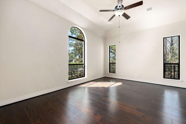 32 Evangeline Boulevard, Conroe, TX 77304