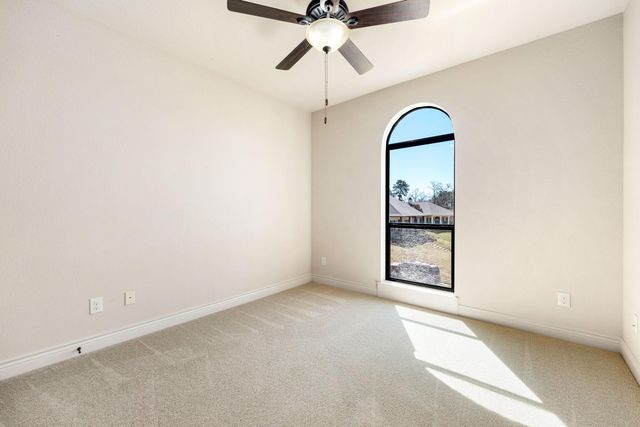 32 Evangeline Boulevard, Conroe, TX 77304