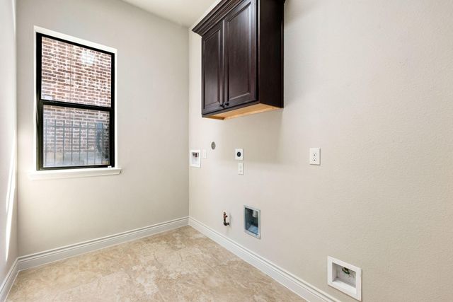 32 Evangeline Boulevard, Conroe, TX 77304