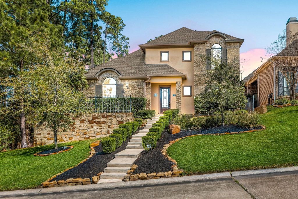 32 Evangeline Boulevard, Conroe, TX 77304