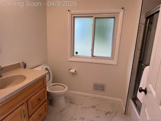 3930 Harris Lane, West Bloomfield Charter Township, MI 48323