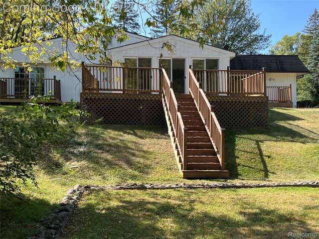 3930 Harris Lane, West Bloomfield Charter Township, MI 48323