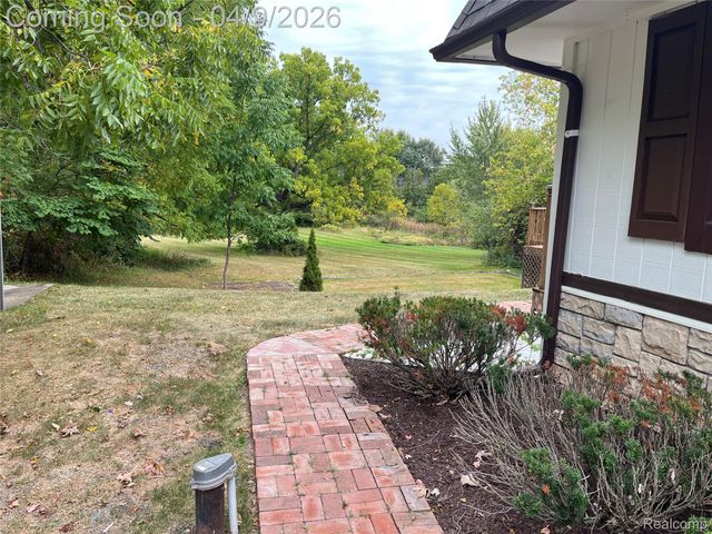3930 Harris Lane, West Bloomfield Charter Township, MI 48323