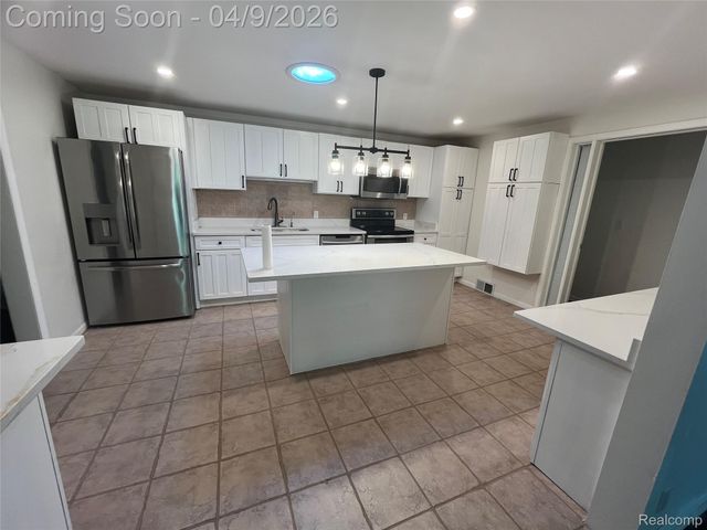 3930 Harris Lane, West Bloomfield Charter Township, MI 48323