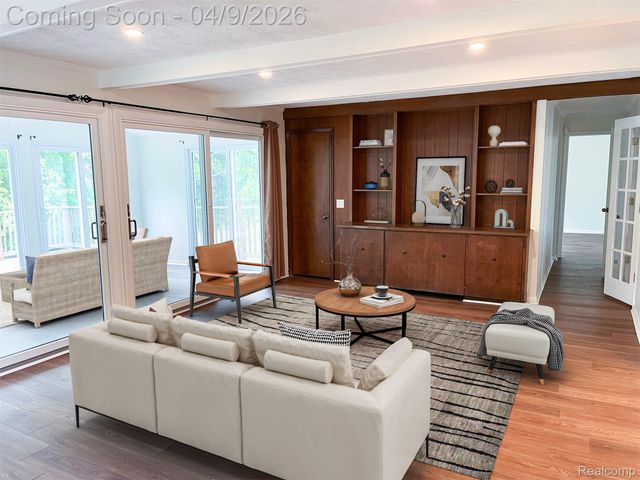 3930 Harris Lane, West Bloomfield Charter Township, MI 48323