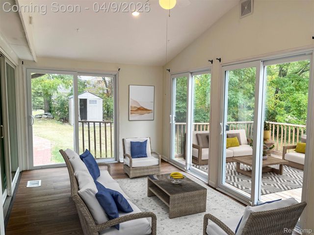 3930 Harris Lane, West Bloomfield Charter Township, MI 48323