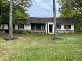 3930 Harris Lane, West Bloomfield Charter Township, MI 48323