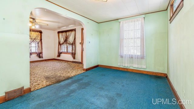 1813 N 12th Avenue, Escanaba, MI 49829