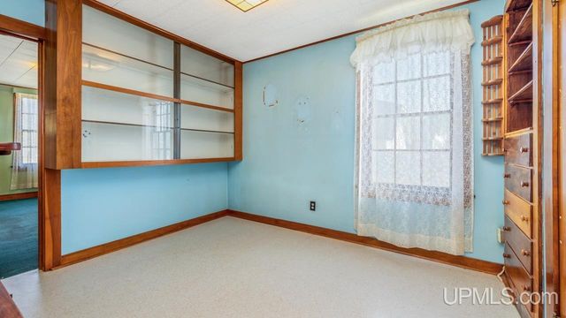 1813 N 12th Avenue, Escanaba, MI 49829