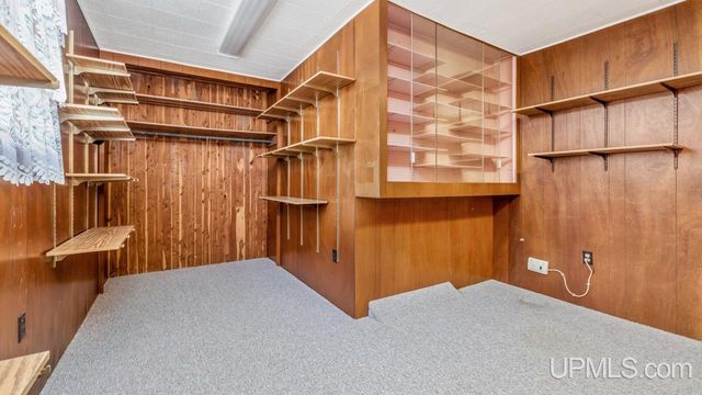 1813 N 12th Avenue, Escanaba, MI 49829