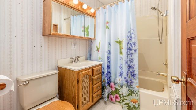 1813 N 12th Avenue, Escanaba, MI 49829