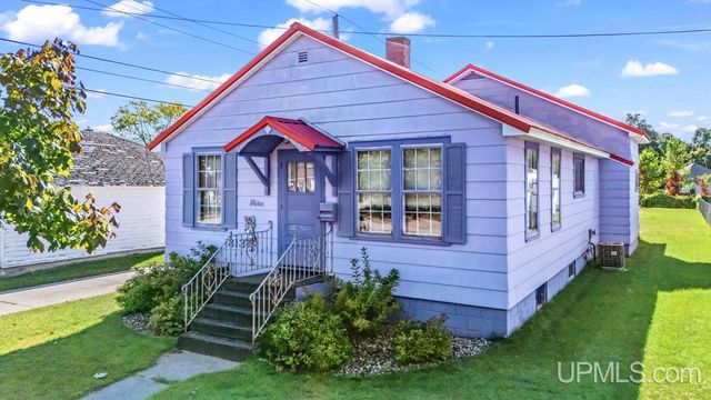 1813 N 12th Avenue, Escanaba, MI 49829