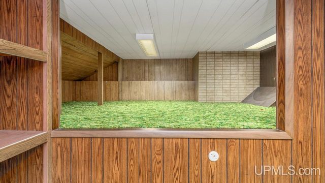 1813 N 12th Avenue, Escanaba, MI 49829