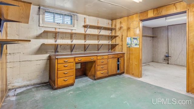 1813 N 12th Avenue, Escanaba, MI 49829