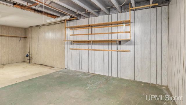 1813 N 12th Avenue, Escanaba, MI 49829