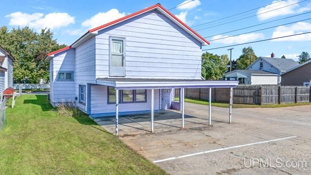 1813 N 12th Avenue, Escanaba, MI 49829