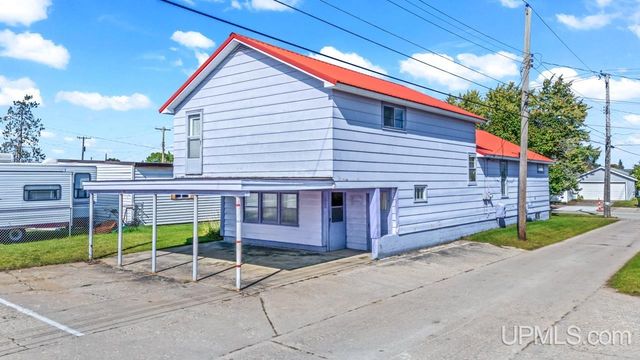 1813 N 12th Avenue, Escanaba, MI 49829