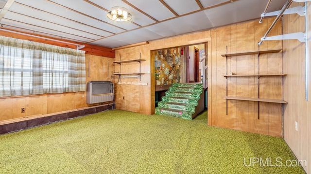 1813 N 12th Avenue, Escanaba, MI 49829