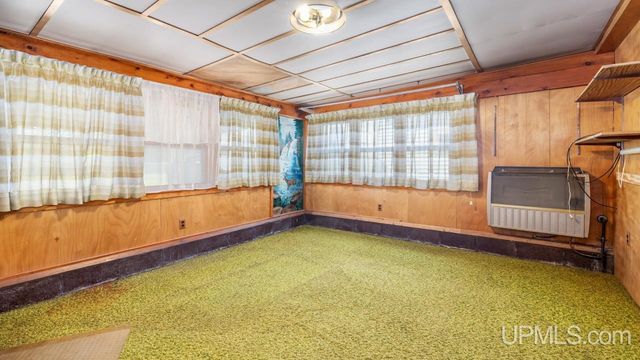 1813 N 12th Avenue, Escanaba, MI 49829