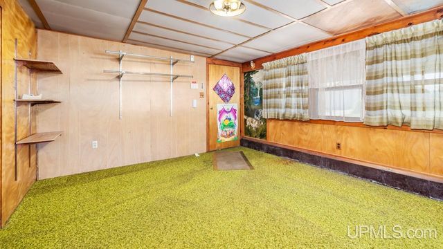 1813 N 12th Avenue, Escanaba, MI 49829