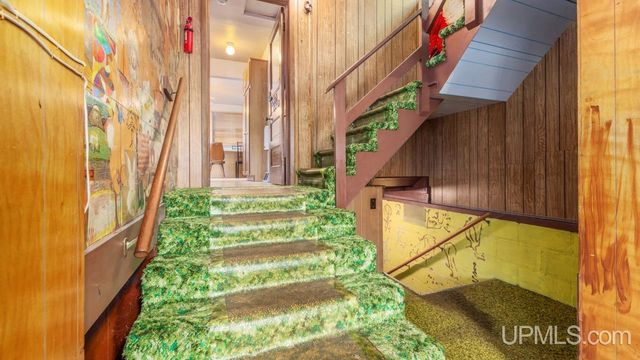 1813 N 12th Avenue, Escanaba, MI 49829