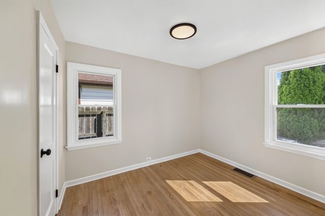8426 Gordon Drive, Highland, IN 46322