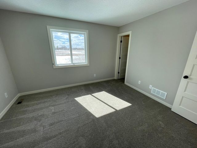 1411 34th Avenue SW, Cambridge, MN 55008