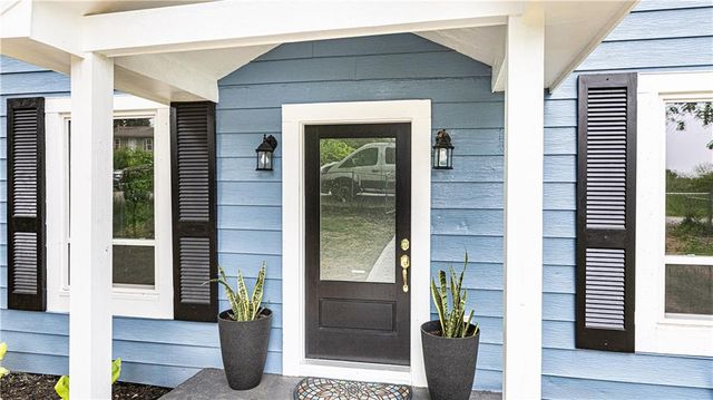 2909 Topping Avenue, Kansas City, MO 64129