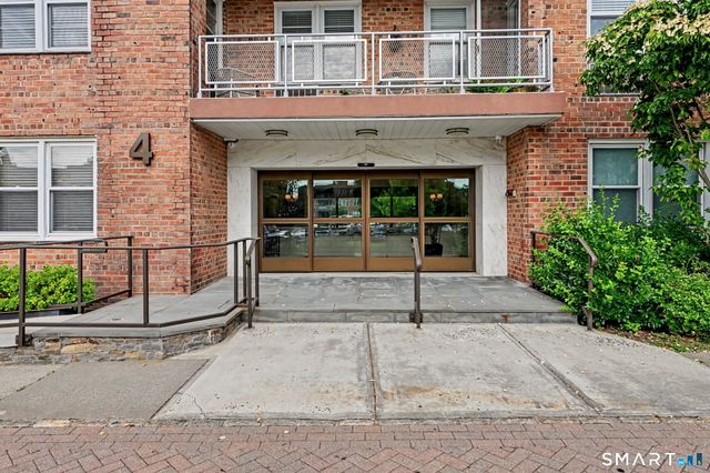 4 Putnam Hill 4H, Greenwich, CT 06830