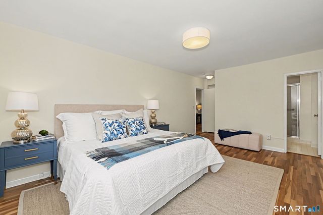 4 Putnam Hill 4H, Greenwich, CT 06830