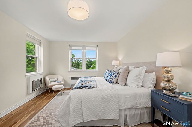 4 Putnam Hill 4H, Greenwich, CT 06830