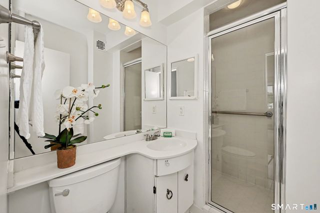4 Putnam Hill 4H, Greenwich, CT 06830