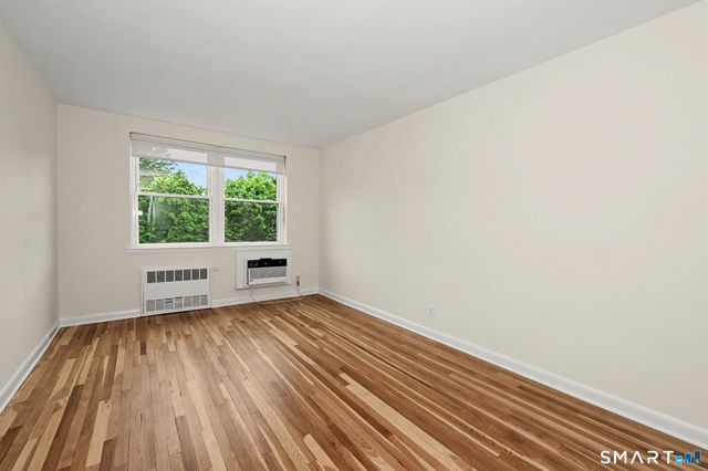4 Putnam Hill 4H, Greenwich, CT 06830