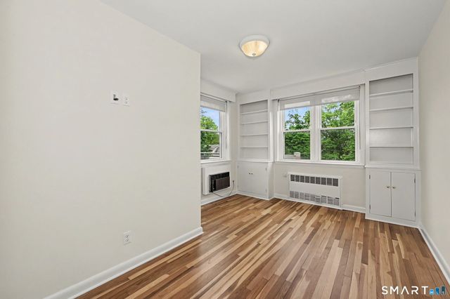 4 Putnam Hill 4H, Greenwich, CT 06830