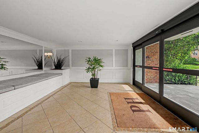4 Putnam Hill 4H, Greenwich, CT 06830