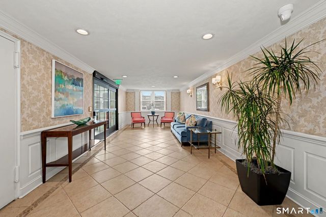 4 Putnam Hill 4H, Greenwich, CT 06830