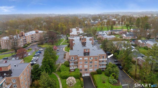 4 Putnam Hill 4H, Greenwich, CT 06830