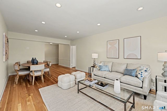 4 Putnam Hill 4H, Greenwich, CT 06830