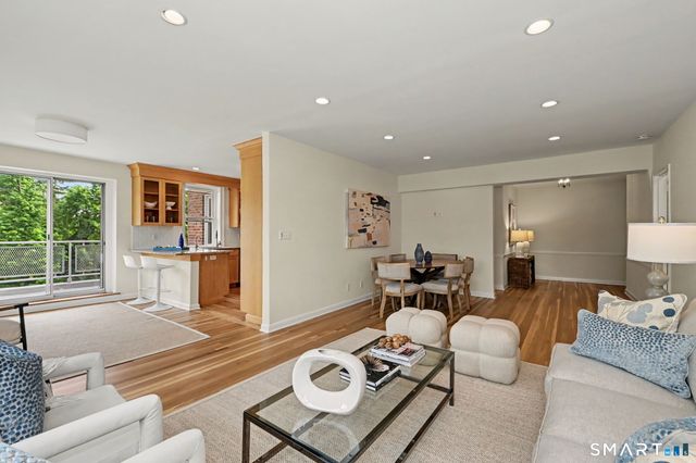 4 Putnam Hill 4H, Greenwich, CT 06830