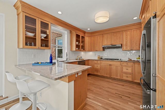 4 Putnam Hill 4H, Greenwich, CT 06830