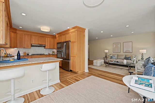 4 Putnam Hill 4H, Greenwich, CT 06830