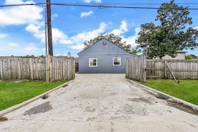 16823 Bougainvilla Lane, Friendswood, TX 77546
