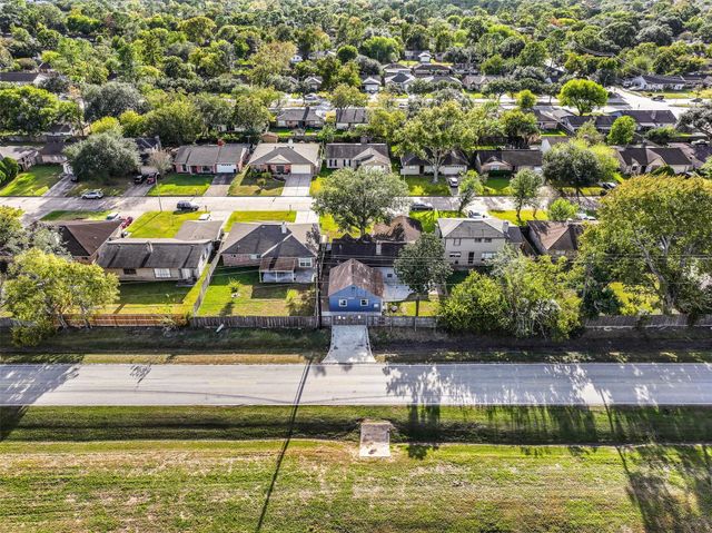 16823 Bougainvilla Lane, Friendswood, TX 77546
