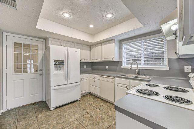 16823 Bougainvilla Lane, Friendswood, TX 77546