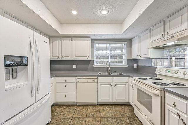 16823 Bougainvilla Lane, Friendswood, TX 77546