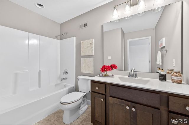 200 Balmoral Gardens Court, Lake St Louis, MO 63367