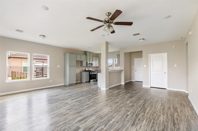 36 County Road 5102c, Cleveland, TX 77327