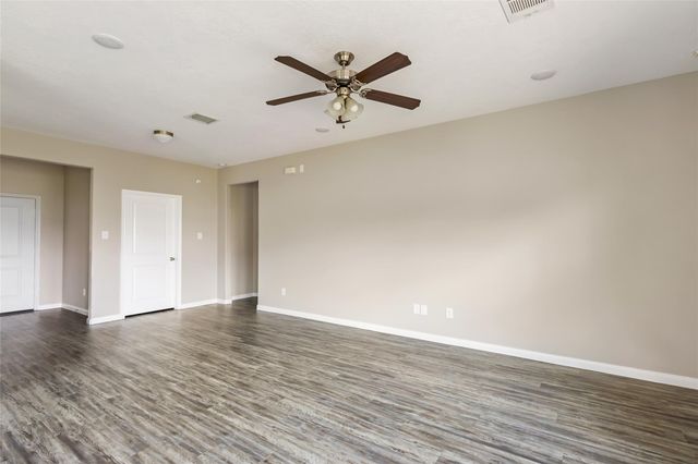 36 County Road 5102c, Cleveland, TX 77327