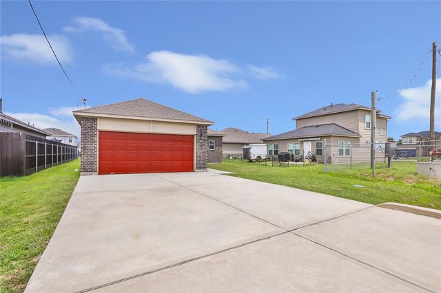 36 County Road 5102c, Cleveland, TX 77327