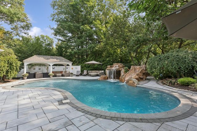 38 Riverview Terrace, Smithtown, NY 11787